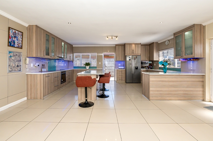 4 Bedroom Property for Sale in Grassy Park Western Cape